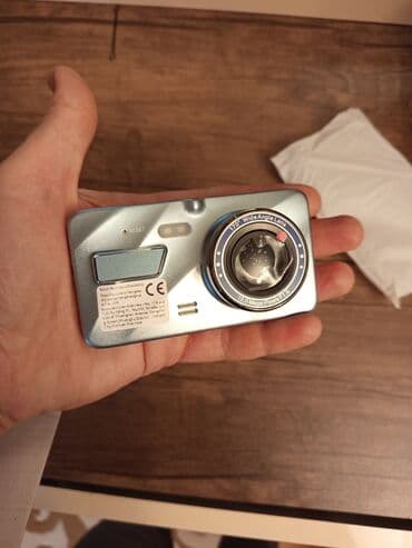 Videoregistrator ön və arxa kameralıdır, salonu çəkmir. çəkilişin