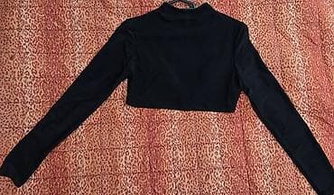 Qadınlar üçün qara qısa top - Model: uzunqol, qısa (crop) kəsim -