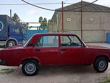 VAZ 2107, qırmızı rəng, sedan kuzov Xüsusiyyətlər: bez krasqa bez — 4