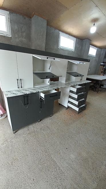 tort ucun samlar: Metbex mebeli yeni yigilib . uzunlug 4 m qiymet 580 man — 2