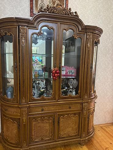 Klassik üslubda iri vitrin-bufet - Material: ağac (təbii ağac