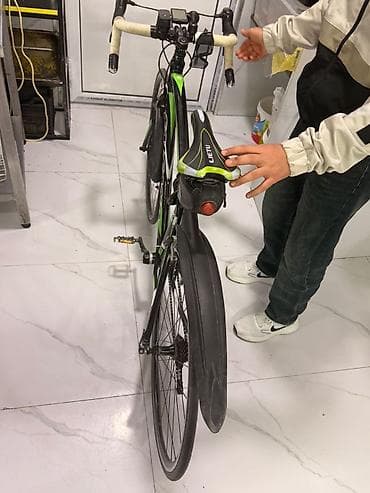 muherrikli velosiped: Yol yarış şosse velosipedi – aksesuarlarla birlikdə Xüsusiyyətlər: - — 2