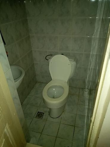 kira: Kirayə mənzil – 2 otaqlı Plan: - Geniş qonaq otağı (divar kağızı — 3