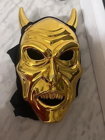 Qızılı şeytan üzü maskası - Parlaq metalik qızılı rəngdə, buynuzlu