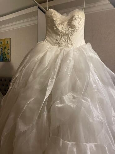 Digər qadın geyimləri: Gəlinlik - 100 Azn — 2