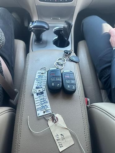 masin cip: Jeep Grand Cherokee – ağ rəng, 2014 model Əsas xüsusiyyətlər: - — 3