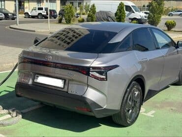 chevrolet azerbaijan satis merkezi: Bu, açıq boz rəngdə, müasir dizaynlı, elektrik mühərrikli bir — 2