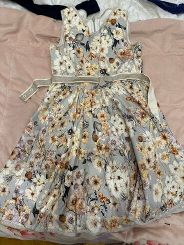 topik geyim: Qadın geyim dəsti – 4 fərqli don 1) Pudra rəngli, incə çiçək naxışlı — 6