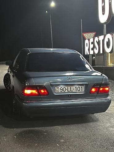 toyota rav 4: Mercedes-Benz E-Class: 2 l | 1997 il Sedan — 2