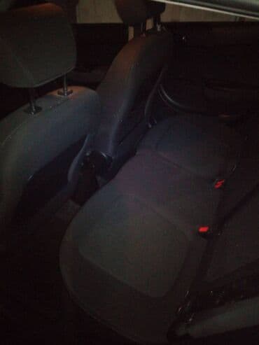 09 masini: Hyundai i20: 1.3 l | 2010 il Hetçbek — 6