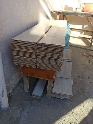 Mazda: Məhsul: Laminat döşəmə panelləri - Rəng/naxış: Açıq palıd (ağac — 1