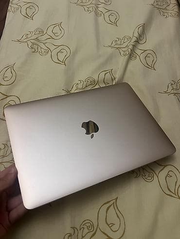 apple ipad mini 6: Apple noutbuku – qızılı rəng, yüngül və nazik alüminium gövdə. - 12–13 — 2