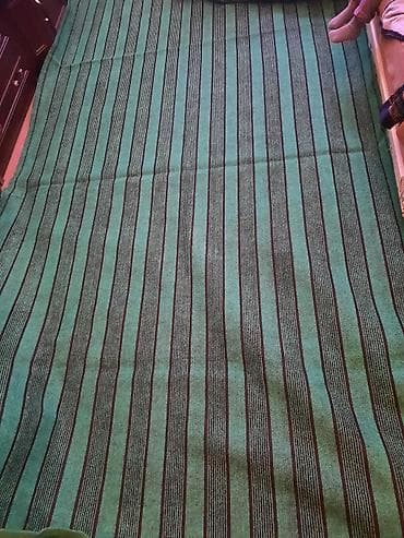 Ворота и комплектующие: Yaşıl rəngli, zolaqlı xalça/rəzig. - Dizayn: Uzununa yönəlmiş incə və — 1