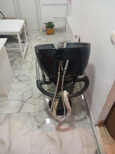 su bocqasi: Saş yuyulması kreslosu — 1