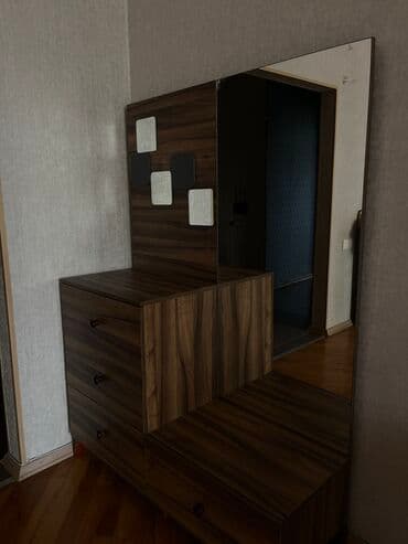 Təmiz və səliqəli vəziyyətdə olan, az istifadə olunmuş güzgülü lalafo.az -da Təmiz və səliqəli vəziyyətdə olan, az istifadə olunmuş güzgülü