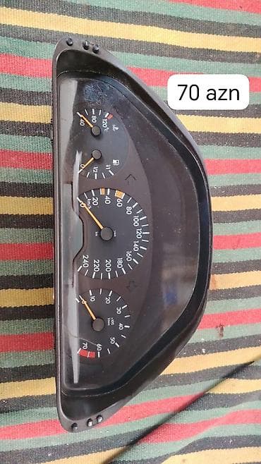 kabin aksesuarları: Avtomobil üçün qara rəngli mərkəzi qoltuqaltı. Bu aksesuar avtomobilin — 4