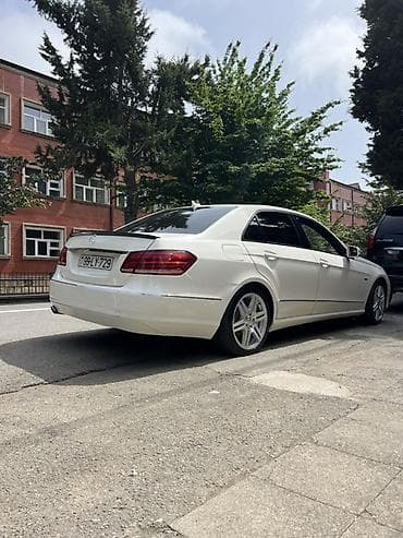 mercedes pompa: Mercedes-Benz E-Class: 2.1 l | 2010 il Sedan — 3