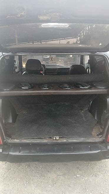 niva şuşələri: Lada Niva (VAZ 2121) off-road avtomobili - Korpus: 3 qapılı, qara — 7