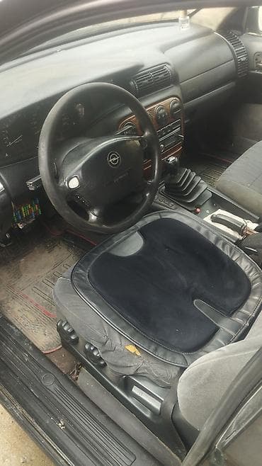 passat b6 bufer: Opel Omega B sedan - Kuzov: 4 qapılı sedan, qara rəng - Salon: qara — 2