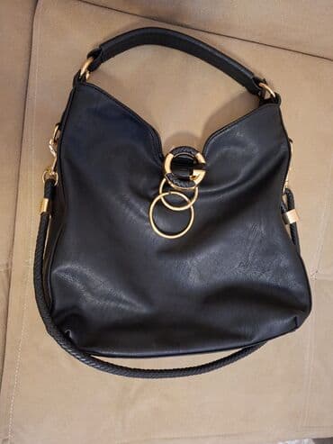 Çanta yeni kimidir 2-3 dəfə istifadə olunub 35 azn alınıb 25 azn
