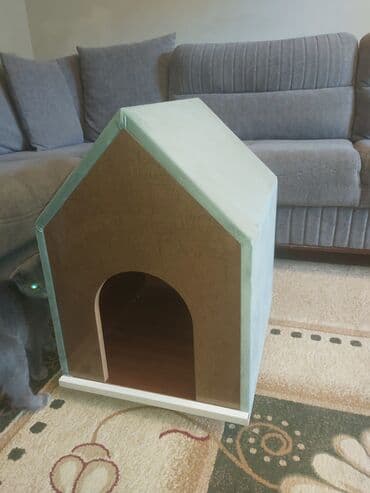 pişik ev: Pişik üçün ev. Akril Laminat 18 lik. Ölçüləri : Hündürlük 70 sm. Eni — 9