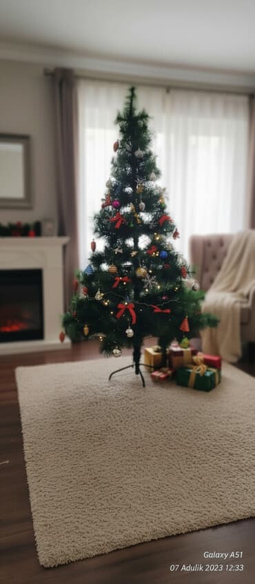 Yeni il şam ağacı – dekorasiyalı - Material: süni iynəyarpaq (yaşıl)