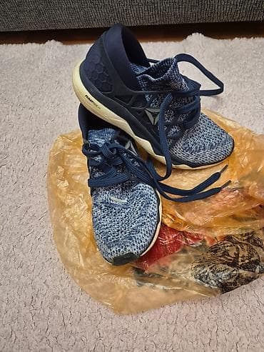 Reebok original ayaqqabisi 200 azne almisham 30a satiram