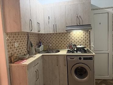 1 hektar nece sotdur: 2 otaqlı, tam eşyalı evdir. İstilik sistemi kombidi.wıfısı var, heyetı — 1