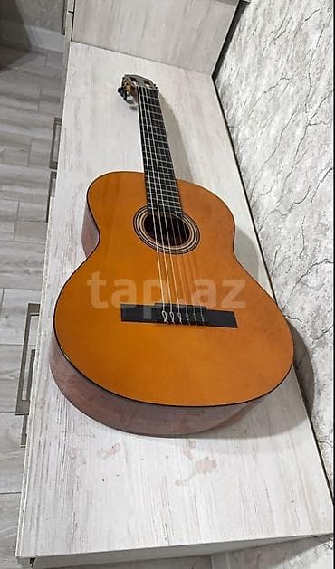 pa 1: Valencia Klassik Gitara 4/4 lük tam olaraq originaldır.Padelkalarla — 4