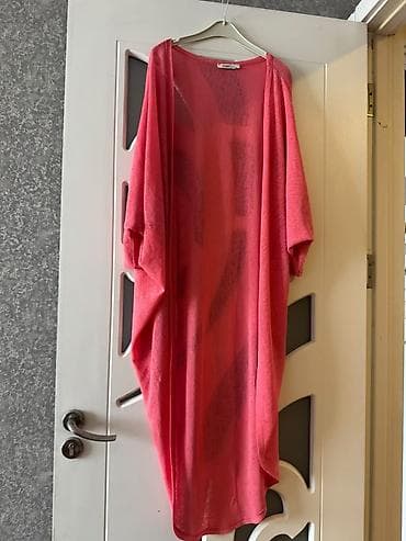 Tünd çəhrayı rəngdə yüngül kimono/üstlük. - Açıq önlü, düyməsiz model