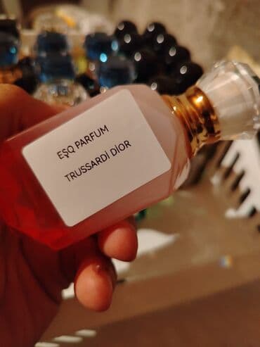 xari bulbul simvolu: EŞQ PARFUM – “TRUSSARDI DIOR” yazılı ətir - Zərif, çoxüzlü qadın — 1