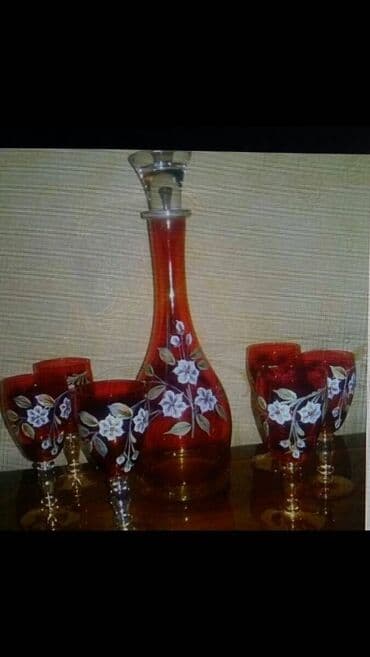 Mətbəx aksesuarları: Qrafin . 6 bakal . 2 şamdan. Eyni rəng və eyni dizayn — 1