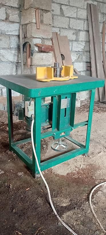 freyzer aparati: Ağac emalı üçün stasionar dəzgahlar komplekti - Frez dəzgahı (üst — 8