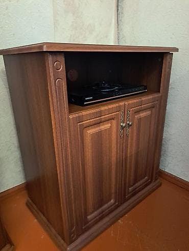 servant dolabı: Qonaq otağı üçün klassik üslubda mebel dəsti. Dəstə böyük — 2