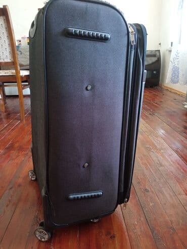 купить чемодан на колесах: Tünd boz rəngli, şaquli zolaqlı çamadan. Çamadanın yuxarı hissəsində — 5