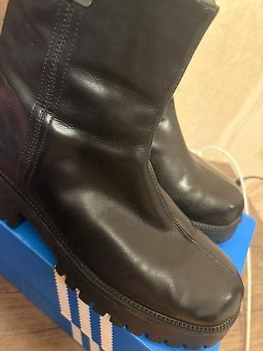 Qara dəri botlar - Material: hamar qara dəri (üst hissə), qalın