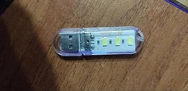 **USB portuna qoşulan kiçik ölçülü LED işıq; **Şəffaf korpus, içində 3