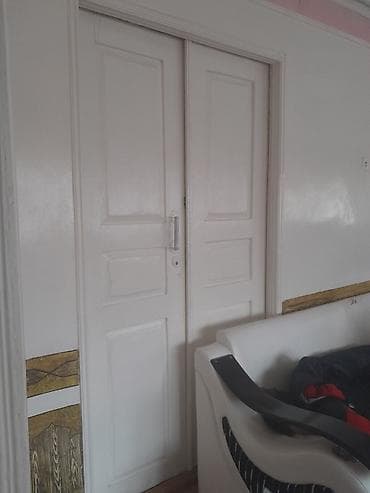 Ağ rəngli ikiqat otaq qapısı - Model: ikipanelli, ikitaylı (mərkəzdən