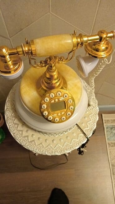 Retro üslubda masaüstü telefon - Dizayn: Qızılı detallarla bəzədilmiş lalafo.az -da Retro üslubda masaüstü telefon - Dizayn: Qızılı detallarla bəzədilmiş