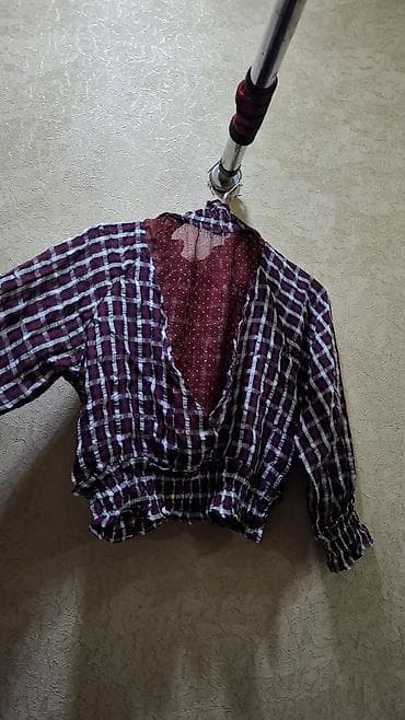 Uşaq üçün zərif materialdan hazırlanmış göyərti-bənövşəyi tonlarda — 2
