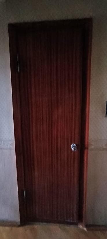 plasmas qapi: Taxta qapılar satılır. Şəkillərdə iki fərqli qapı modeli görünür: - — 2