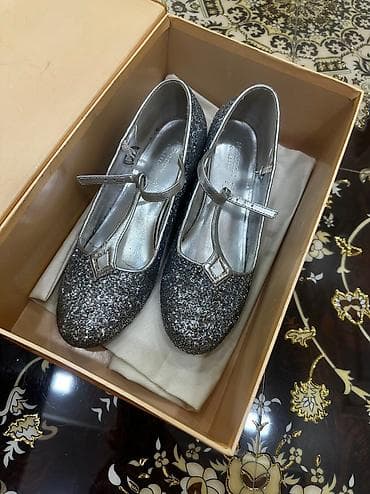 qadin ayaqabisi: Zoluwka ayaqqabisi Moonsunan alinib 2 defe geyinilib — 4