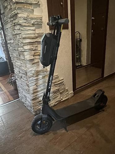 electro gitara: Xiaomi elektrik skuter. Şəkillərdə qara rəngli, minimalist dizayna — 3