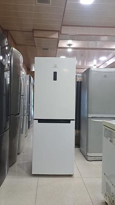 iphone 5 korpus: Indesit alt donduruculu soyuducu - Rəng: ağ, minimalistik dizayn - Ön — 2