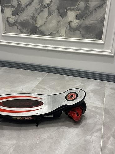 məktəb kitabları: Razor Power Core E100 elektrikli skuter - Brend/model: Razor Power — 3