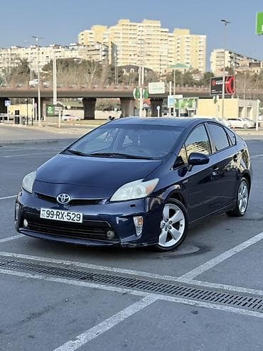 Toyota Prius Hybrid – mavi rəng, 5 qapılı liftbek kuzov. Texniki
