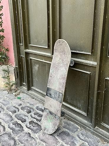 Skateboard – tam komplekt - Lövhə: Tam ölçülü, iki tərəfli konkav