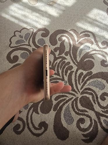 apple noutbook: IPhone 8 Plus, 64 GB, Qızılı, Qırıq — 7