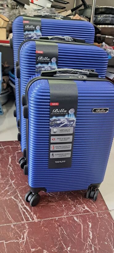 Maskalar, eynəklər: Fərqli ölçülərdə üç ədəd qara rəngli səyahət çantası dəsti. Hər bir — 6