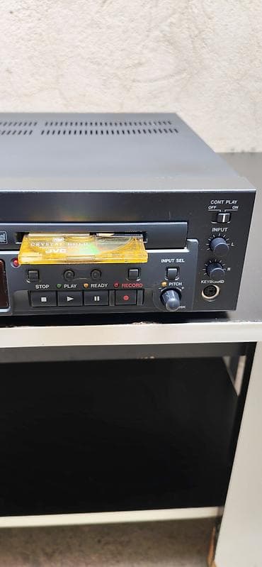 mikrofon mini: TASCAM MD-CD1mkII – peşəkar CD/MD kombinə edilmiş pleyer/rekorder — 10
